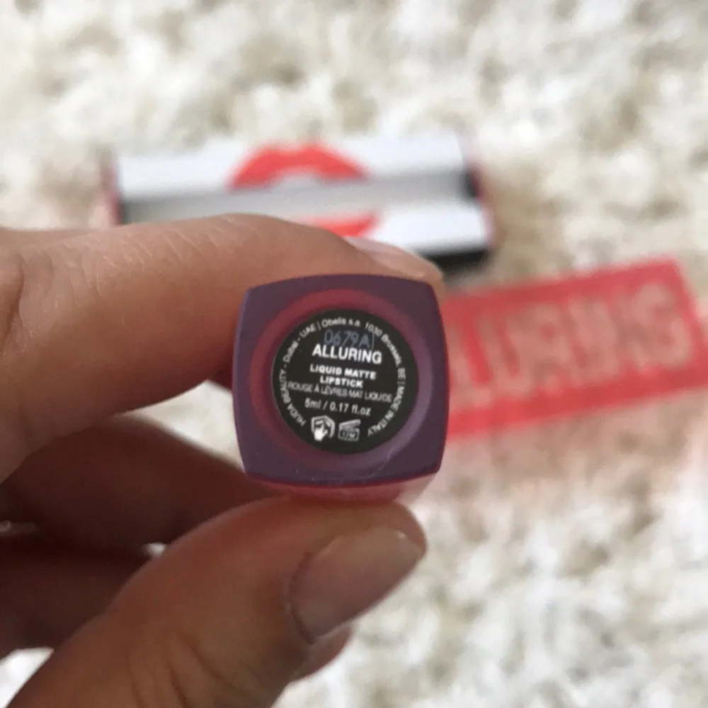 Huda beauty liquid matte lipstick